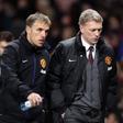 Phil Neville, ex-adjunto, ao lado do treinador David Moyes no Manchester United