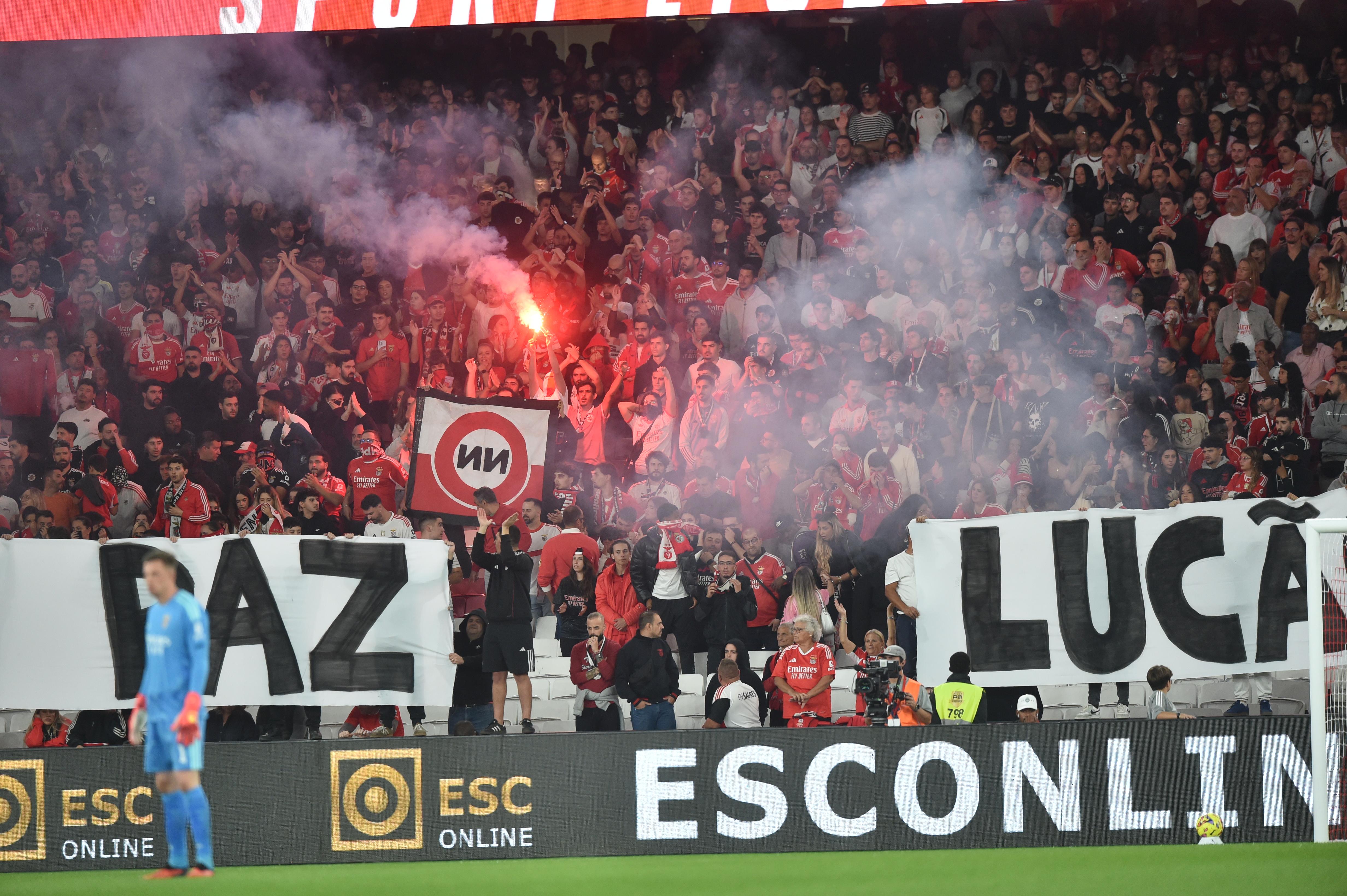 Mensagem de adeptos no Benfica-Gil Vicente - Foto: Miguel Nunes