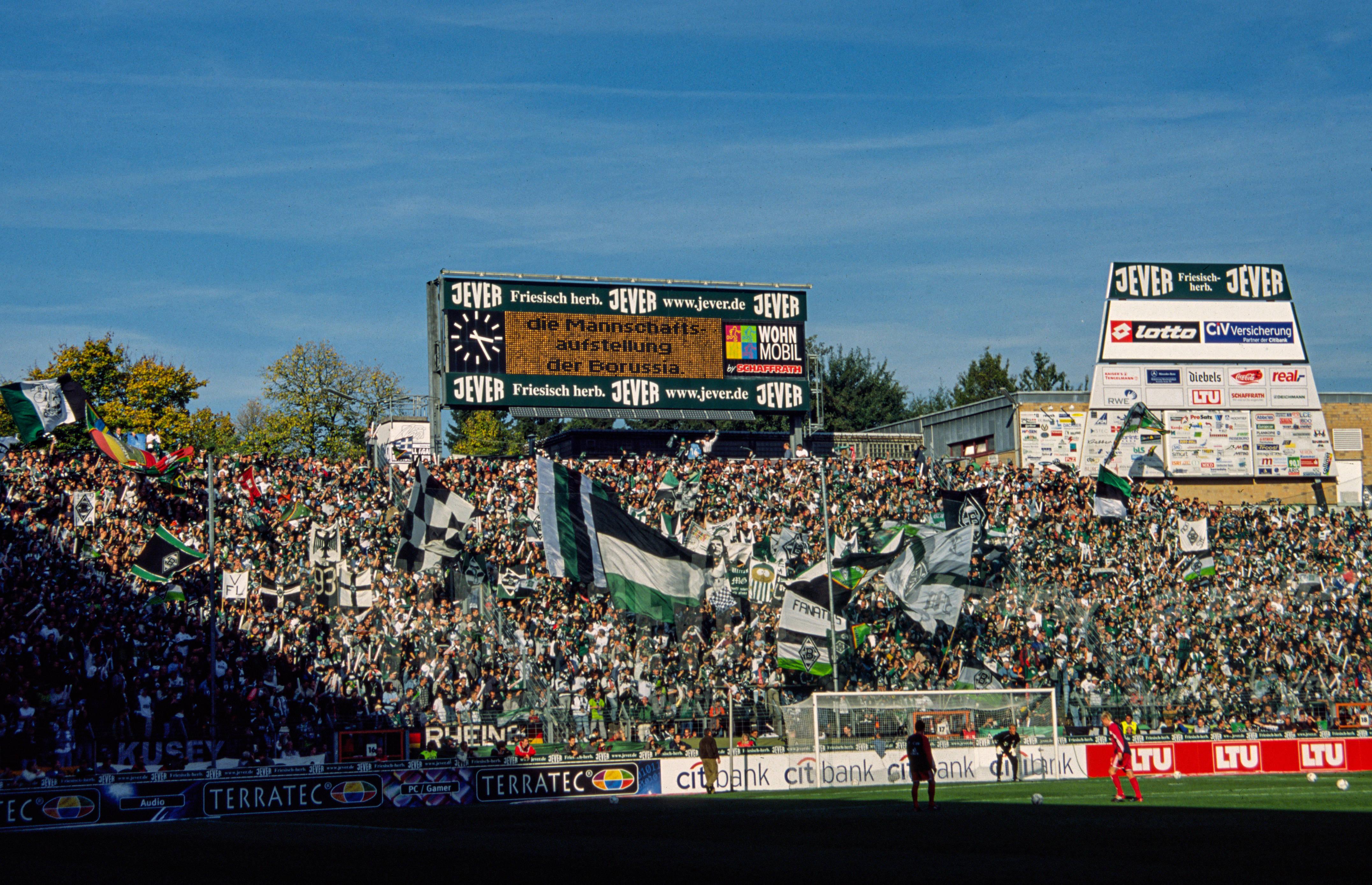 Bokelberg Stadion foi onde jogou a mítica equipa do Borussia Monchengladbach na década de 1970, que ganhou cinco títulos da Bundesliga e dois da Taça UEFA; foi demolido em 2006