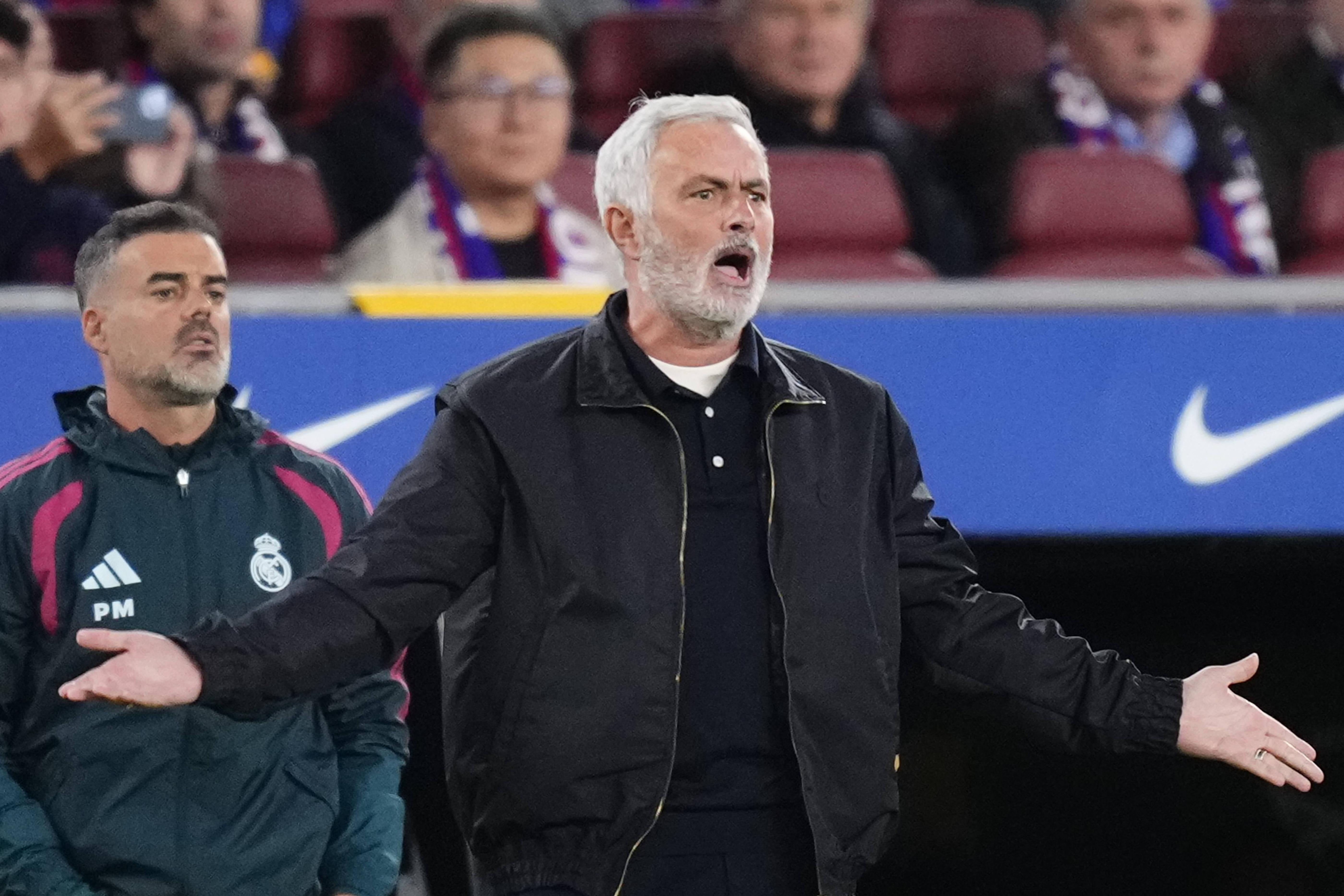 José Mourinho, treinador do Real Madrid, em Camp Nou