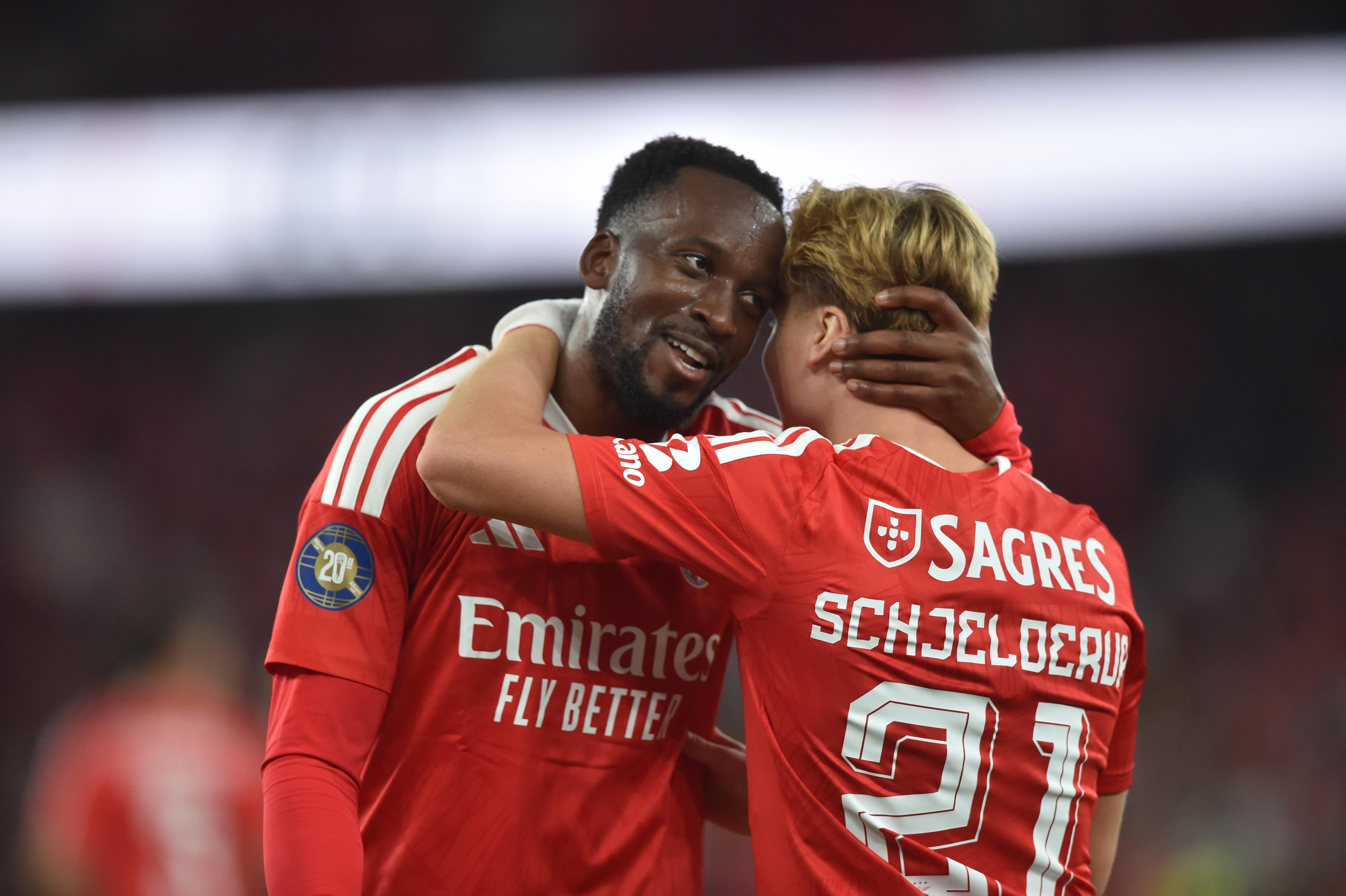 Lukebakio a celebrar com Schjelderup no Benfica-Gil Vicente - Foto: Miguel Nunes