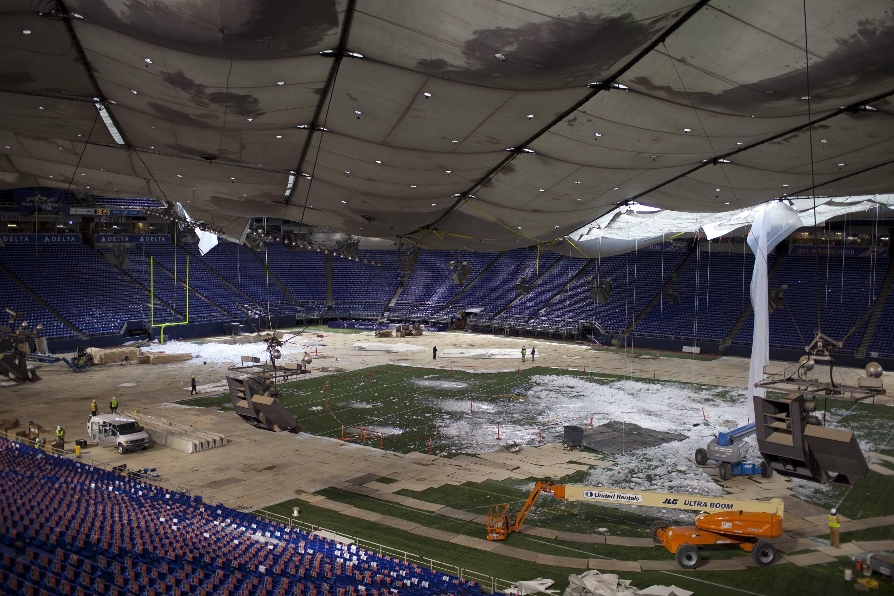 O Estádio Metrodome, casa dos Minnesota Vikings (NFL) viu o seu teto colapsar sob o peso da neve, em 2010. Ainda foi recuperado e demolido em 2013 (foto: IMAGO)