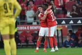 Sudakov celebra com Lukebaio (Foto: Miguel Nunes)