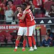 Sudakov celebra com Lukebaio (Foto: Miguel Nunes)