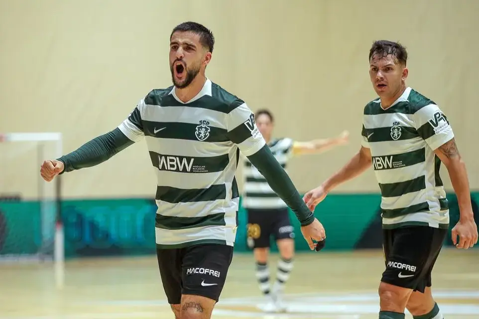 Tomás Paçó celebra vitória frente aos franceses do Étoile Lavalloise - Foto: Sporting CP