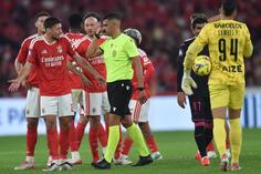 «O Benfica continua a dar muitas chances aos adversários»