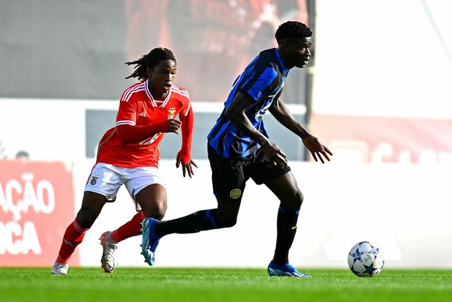 Youth League: Benfica adia decisões para a última jornada