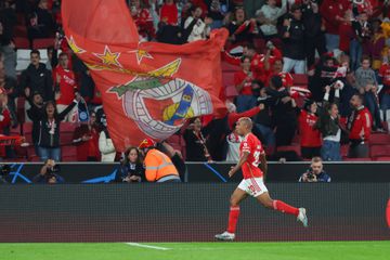 Primeiro hat-trick da carreira de João Mário já é histórico