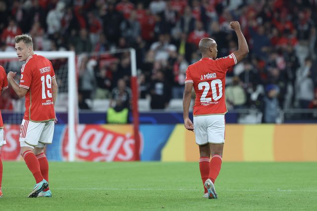 VIDEO: que loucura, 'hat-trick' de João Mário na Luz!