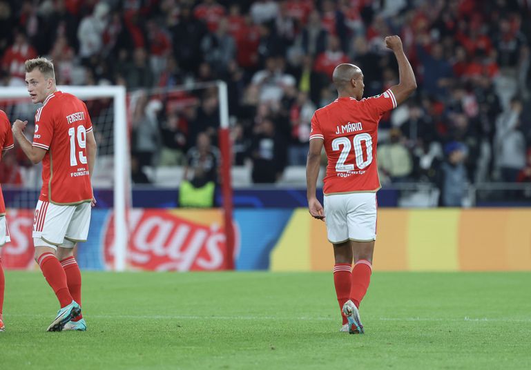 VIDEO: que loucura, 'hat-trick' de João Mário na Luz!