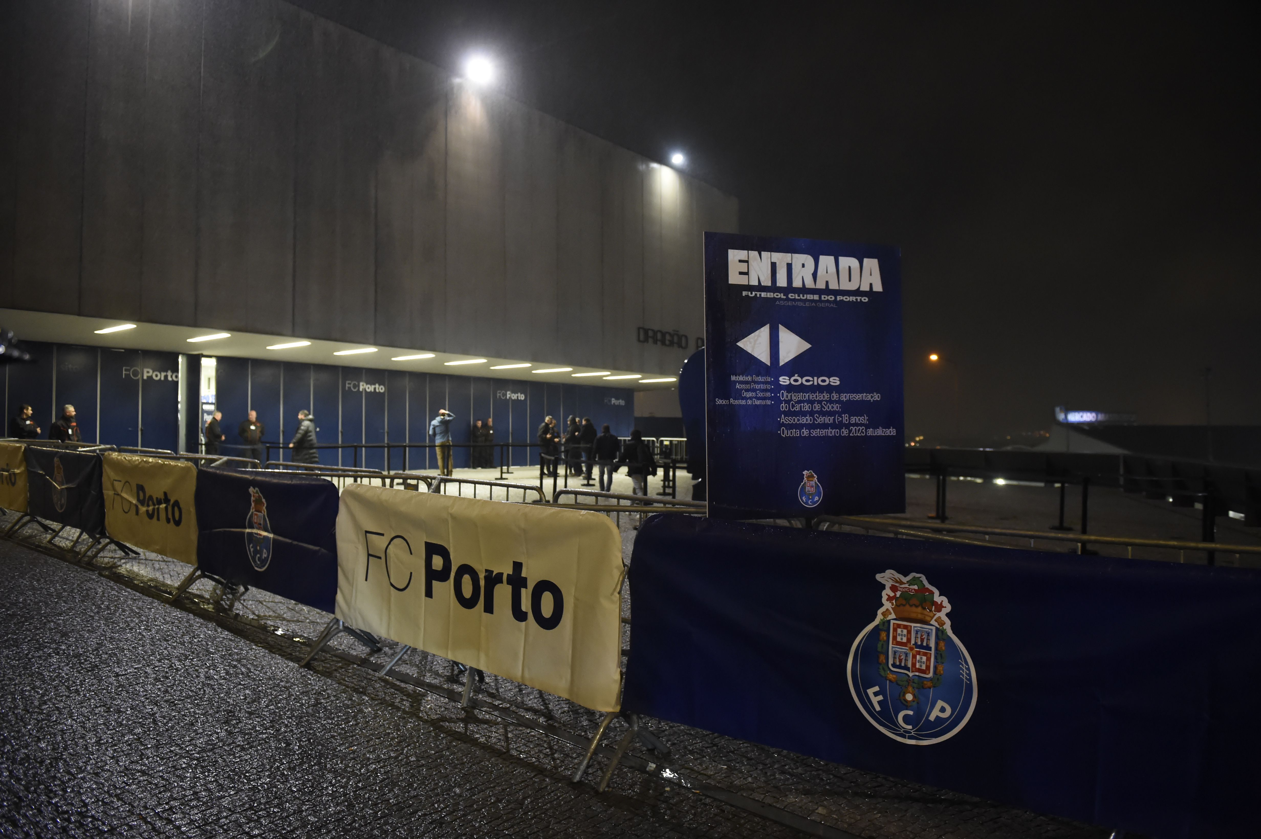 Sócios Do FC Porto Aprovam As Contas Com Prejuízo De 48 Milhões De ...