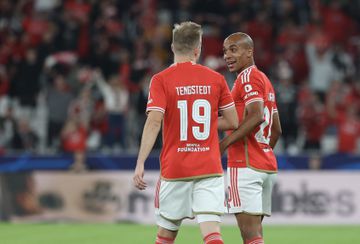 João Mário recusa a bola de jogo do Benfica-Inter (vídeo)