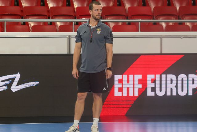 Águia vai para o dérbi segura... mas não relaxada