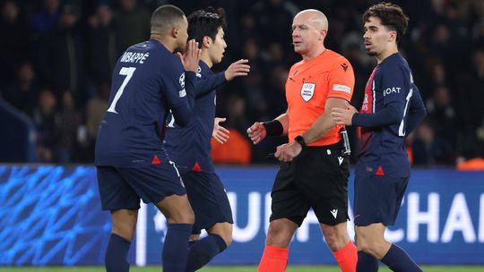 VAR afastado após penálti polémico no PSG-Newcastle