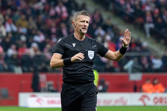 Vídeo: árbitro acaba PSG-Dortmund em lágrimas