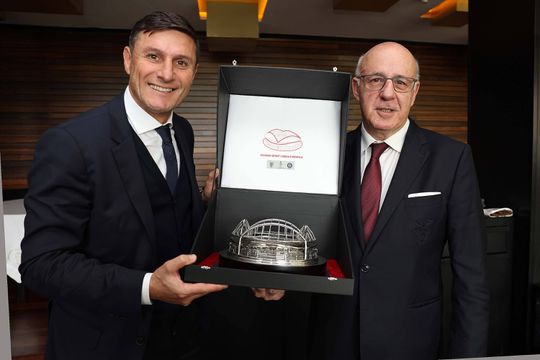 Zanetti de boca aberta: «O Estádio da Luz cheio é lindo!»