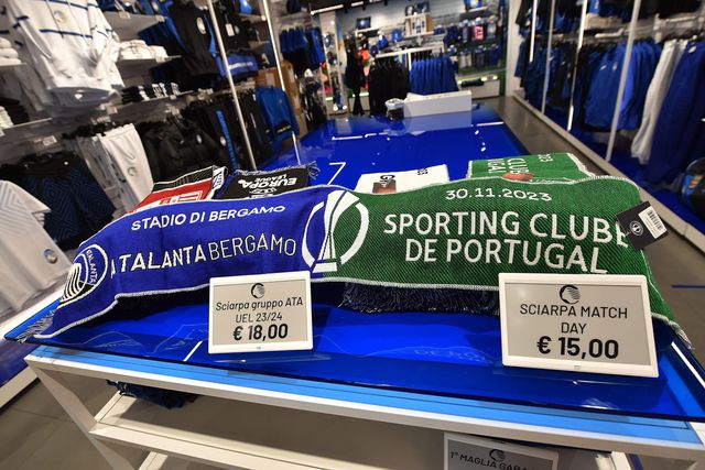 15 euros para levar o cachecol do Atalanta-Sporting para casa