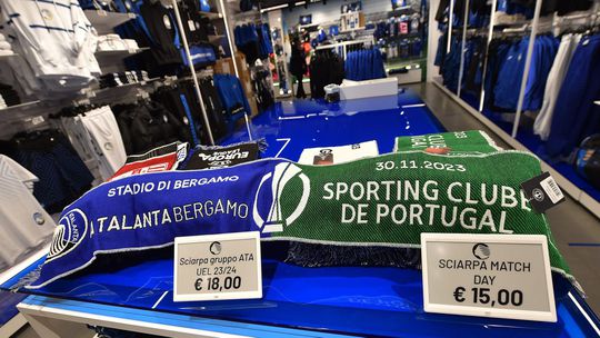 15 euros para levar o cachecol do Atalanta-Sporting para casa