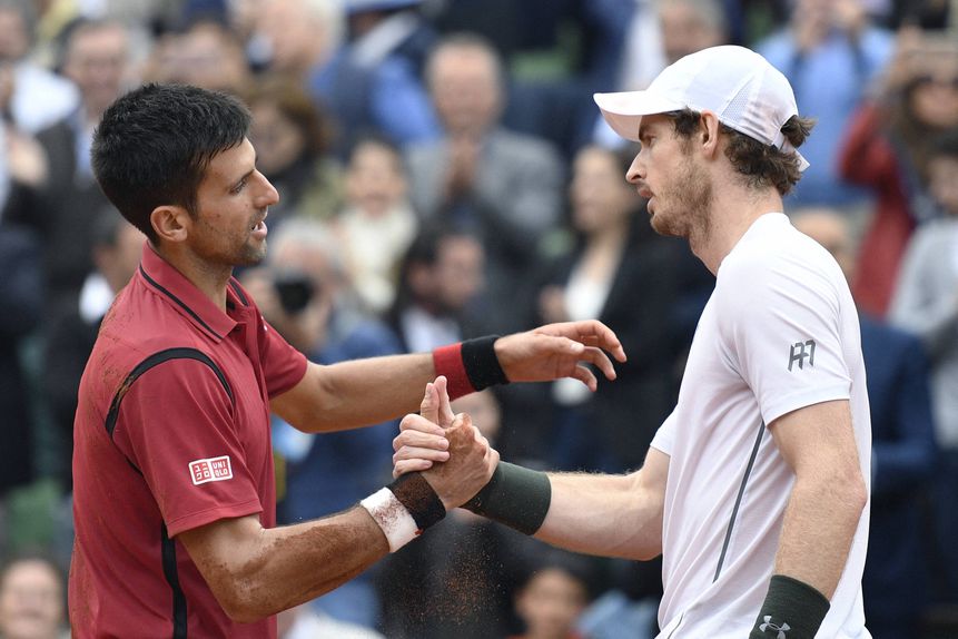 Novak Djokovic a cumprimentar Andy Murray
