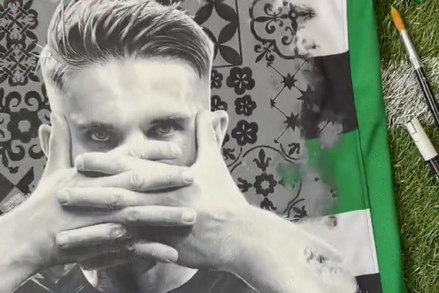 Isto é arte! Gyokeres pintado numa camisola do Sporting