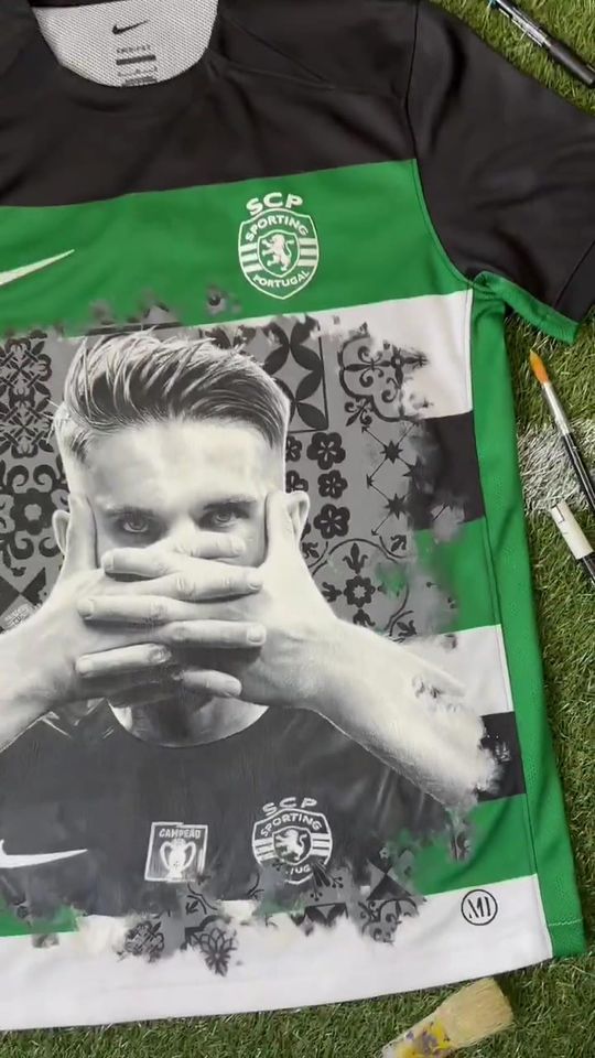 Isto é arte! Gyokeres pintado numa camisola do Sporting