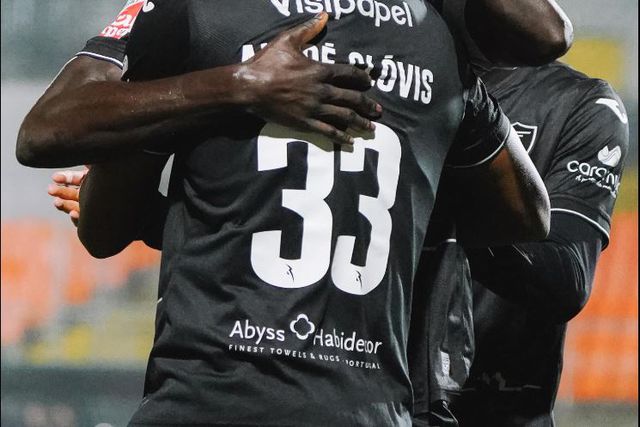 Liga 2: sociedade sul-americana resolve duelo de candidatos à subida de divisão