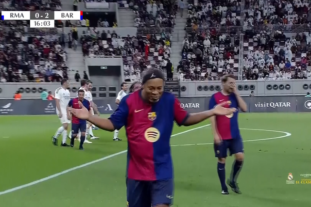 Ronaldinho ainda sabe como se faz! Ora veja