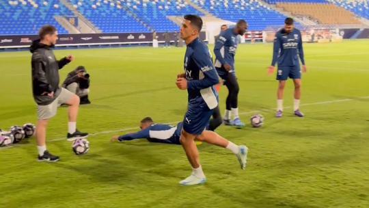 A maldade de Cancelo a Marcos Leonardo no treino do Al Hilal