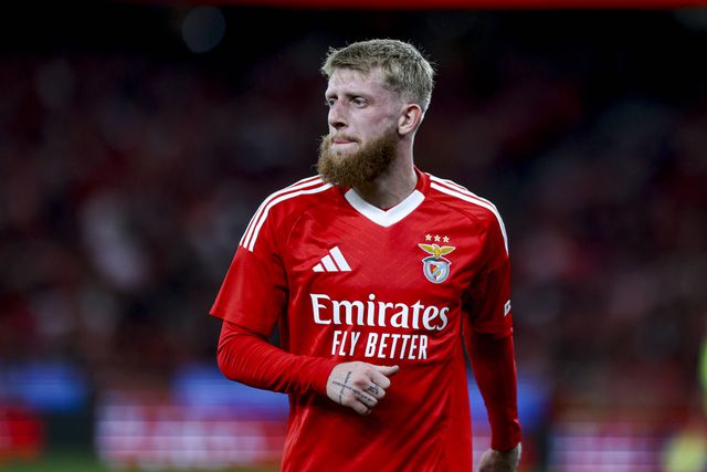 Jan-Niklas Beste, defesa alemão do Benfica, durante um jogo das águias