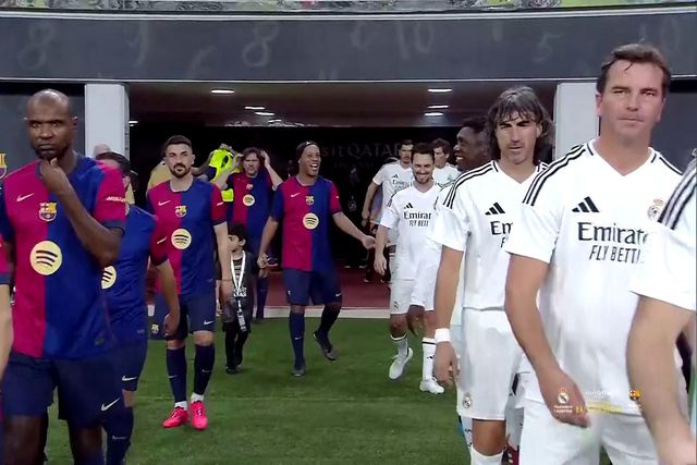 Figo e Baía no clássico entre lendas do Real Madrid e Barcelona