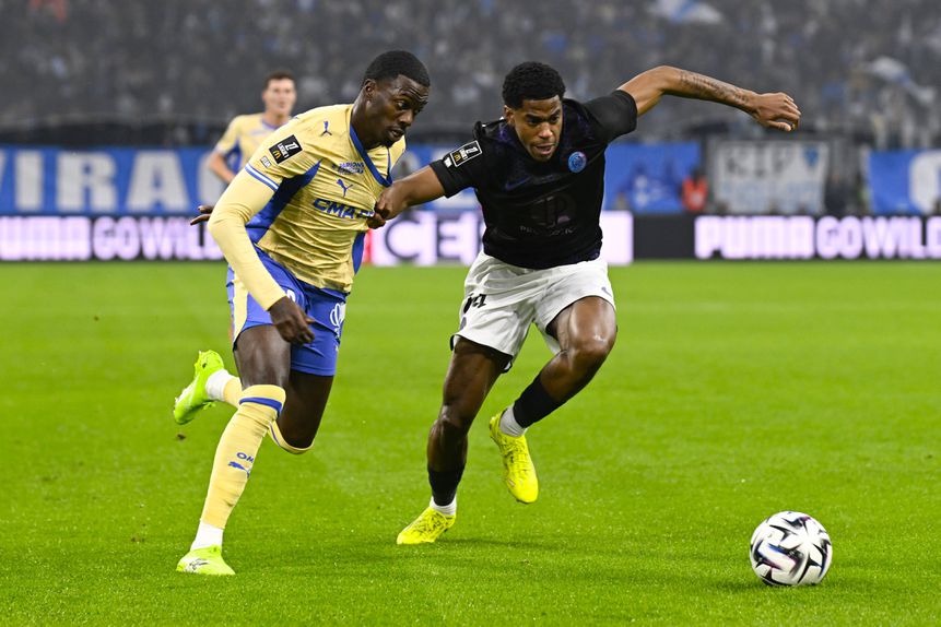 Marselheses voltam a desapontar depois de deslize dos parisienses