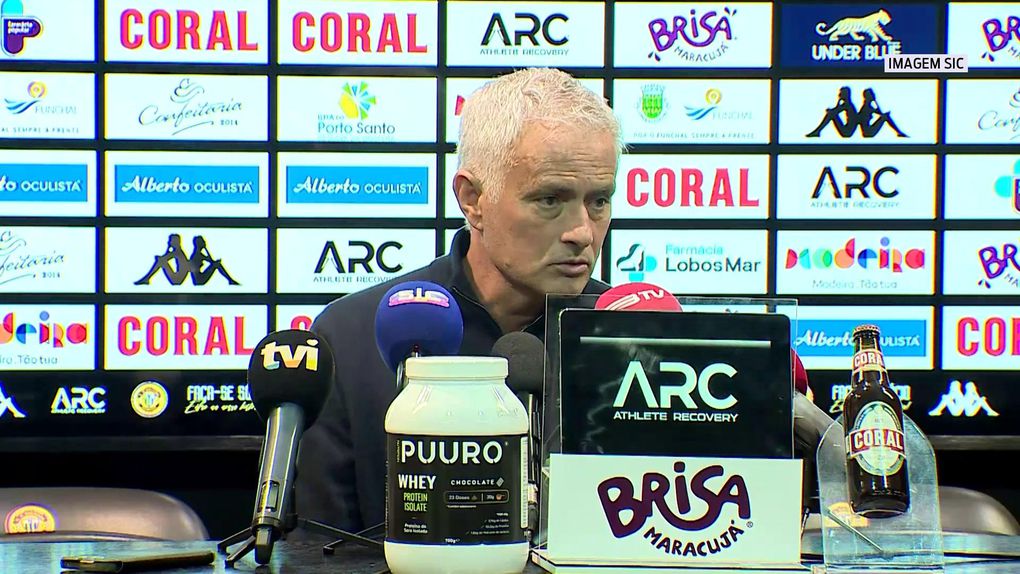 José Mourinho, treinador do Benfica