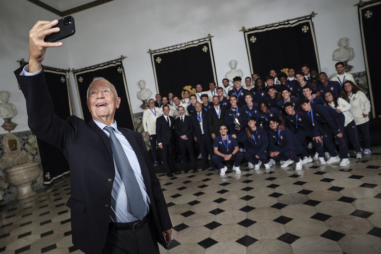 O Presidente da República, Marcelo Rebelo de Sousa, recebeu no Palácio de Belém a Seleção Nacional Sub-17 pela conquista do título mundial - Foto: MIGUEL A. LOPES/LUSA