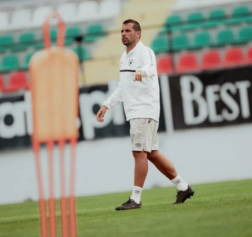 Líder do balneário estrelista está confiante numa boa resposta da sua equipa diante dos verdes e brancos - Foto: Estrela da Amadora