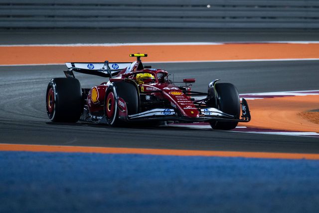 Hamilton e mais três pilotos partem do 'pit lane' na corrida sprint do Qatar