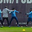 Kevin-Prince Boateng, Paulinho e Messi num treino do Barcelona, em 2019