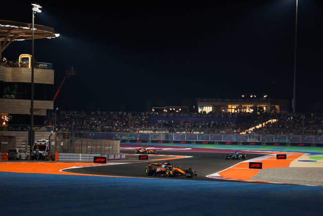 Piastri vence sprint no Qatar e reduz diferenças para Norris na luta pelo título