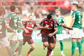 Num cabeceamento após pontapé de canto, Danilo foi o herói do Fla em Lima - Foto: Flamengo