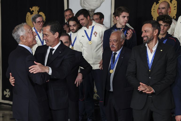 O Presidente da República, Marcelo Rebelo de Sousa, recebeu no Palácio de Belém a Seleção Nacional Sub-17 pela conquista do título mundial - Foto: MIGUEL A. LOPES/LUSA