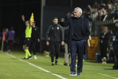 José Mourinho feliz com a vitória do Benfica. Foto: HOMEM DE GOUVEIA/LUSA