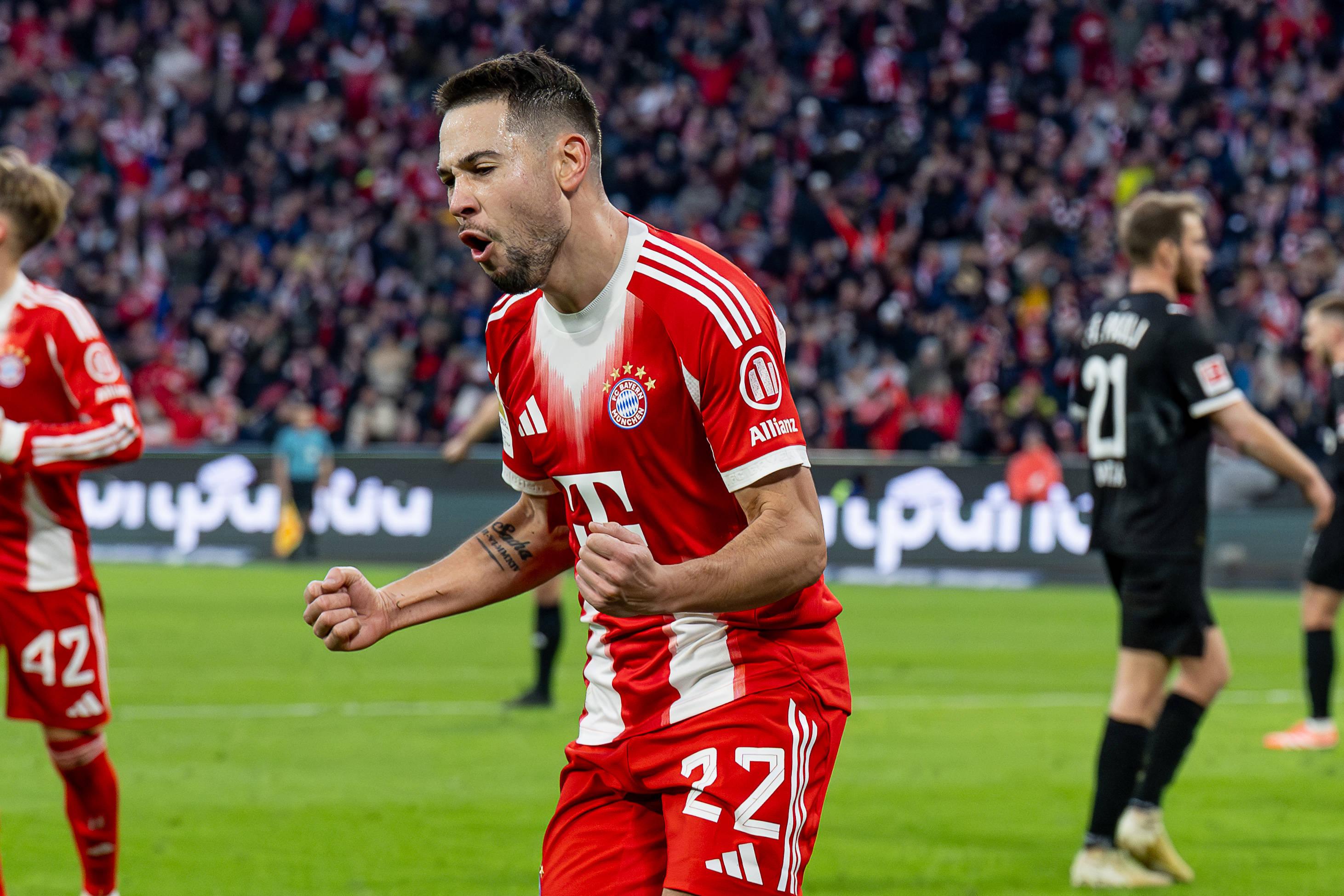 Raphael Guerreiro, lateral-esquerdo do Bayern ( foto: Imago)