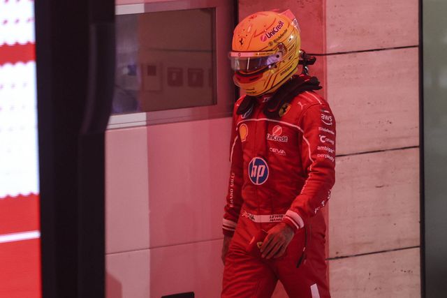 Hamilton lamenta-se após a corrida sprint: «Conseguimos piorar o carro»