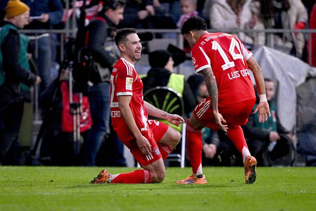 Bayern sofre mas consegue reviravolta dramática com a ajuda de Raphael Guerreiro