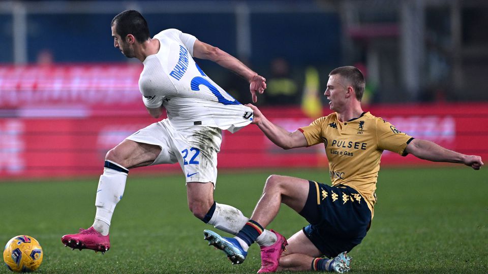 Inter tropeça em Génova e Lazio derrota Frosinone