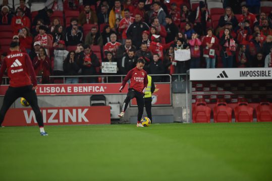 Roger Schmidt tem três jogadores da equipa B no banco para jogo com Famalicão