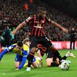 Médio do Bournemouth internado com malária