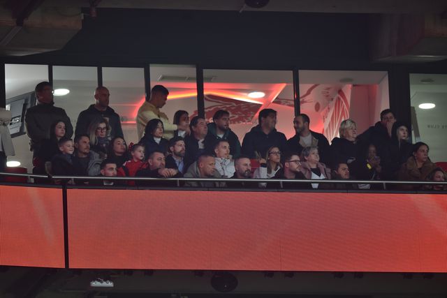 Grimaldo e Fejsa de volta à Luz