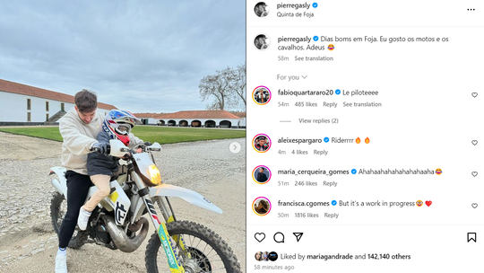 Pierre Gasly arrisca escrever em português e foi... (é melhor ver)