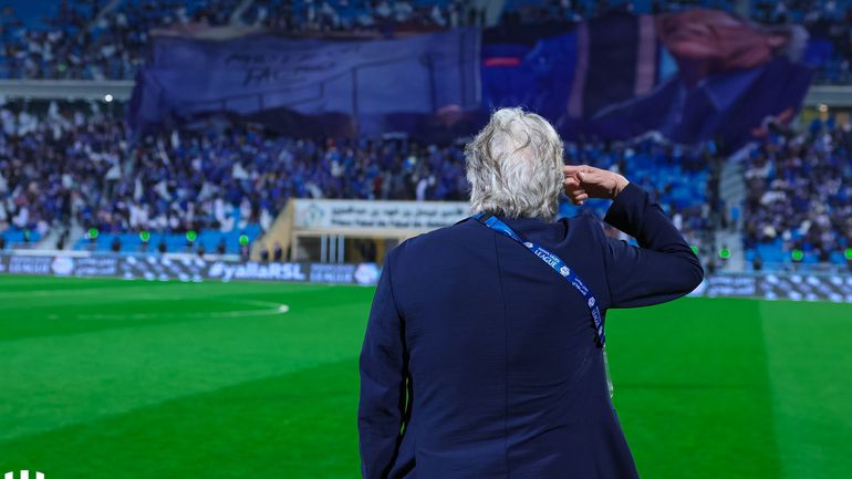 Al Hilal de Jorge Jesus e Rúben Neves vence Al Fayah e já leva 20 vitórias consecutivas