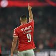Benfica vence Famalicão por 3-0 e dorme na liderança
